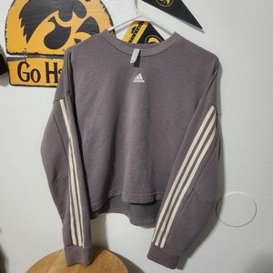 Large woman adidas sweatshirt